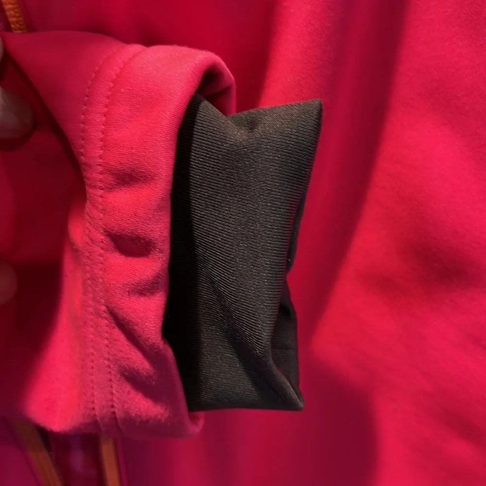 Girl’s UA zip jacket YXL